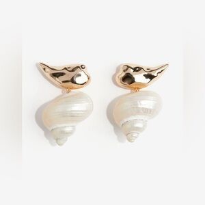 NWT H&M Seashell Pendant Earrings